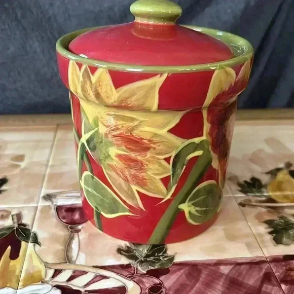 Small Canister & Lid - Picture 5 of 7